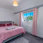 Modern Serviced Appartment: Short Walk To Centre